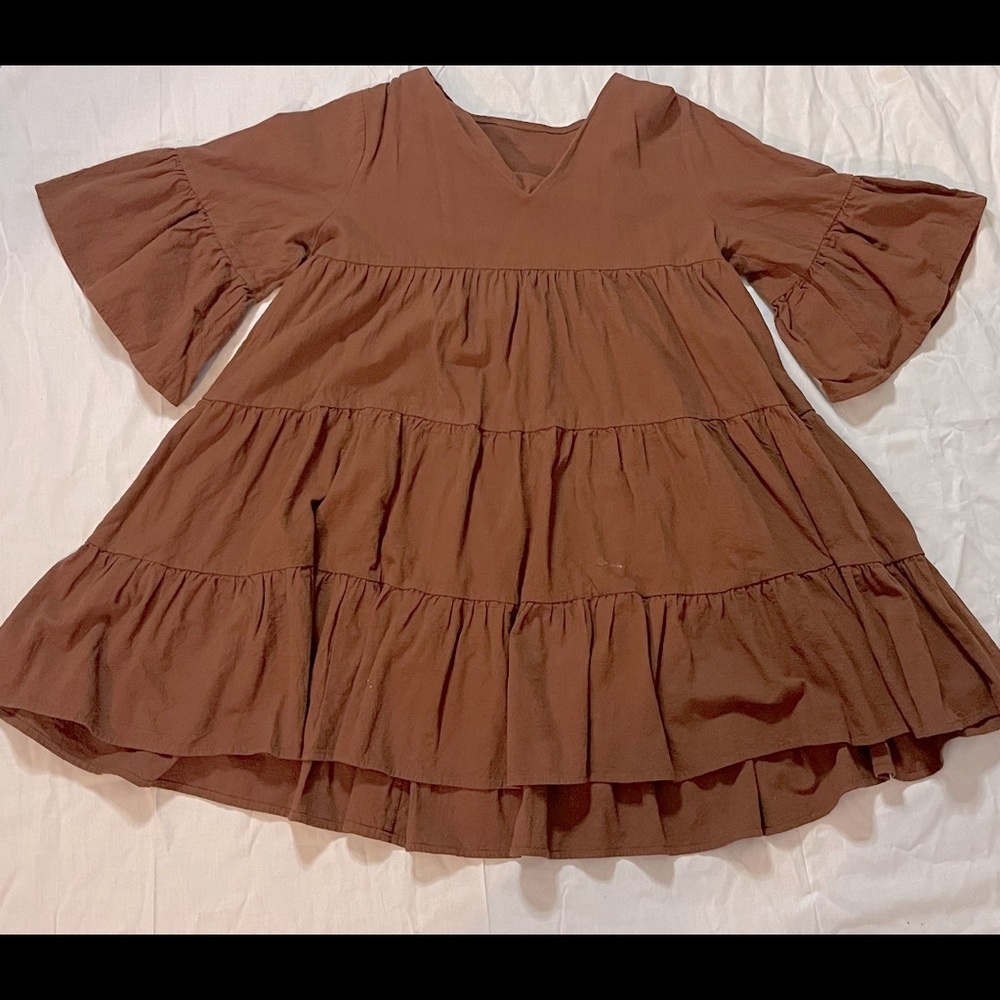 Love this dress it’s very trendy for autumn and super cute on. Only worn once!